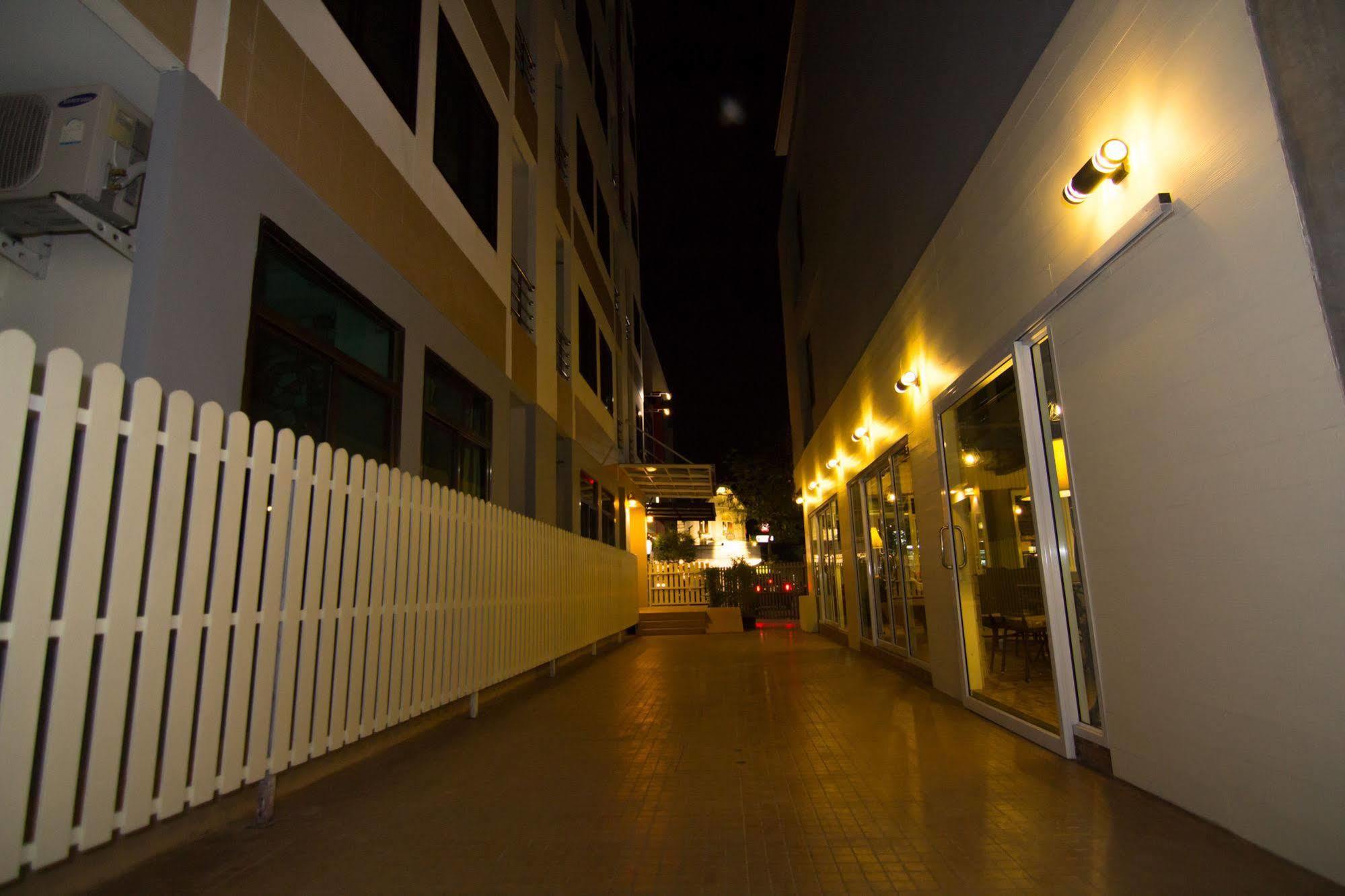 Prajaktra City Hostel Udon Thani Ngoại thất bức ảnh